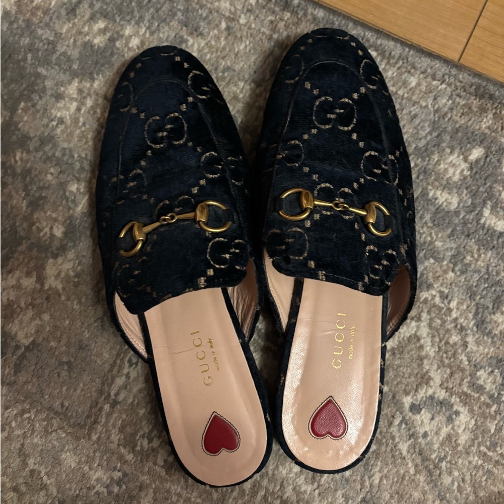 Gucci velvet loafers